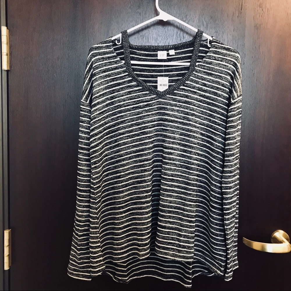 NWT GAP Softspun Slit-Shoulder Tee